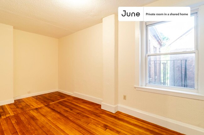 Building Photo - Room in Shared 3 bed/1 bath home