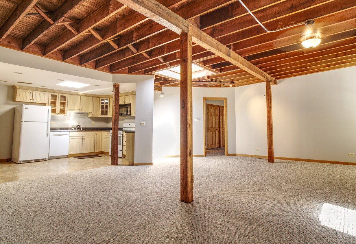 Living room with open kitchen - 112 E Burlington Ave