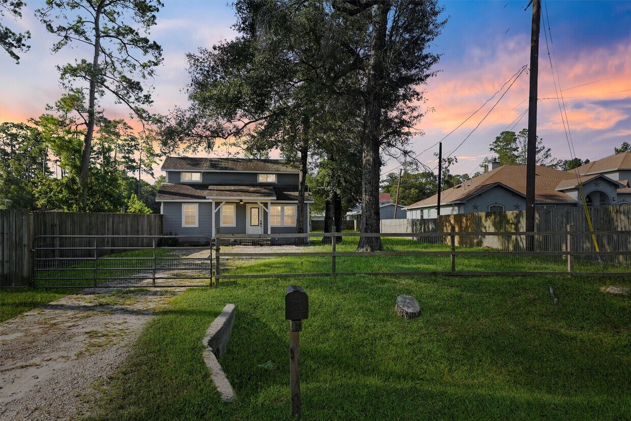Foto principal - 16730 Springfield Dr