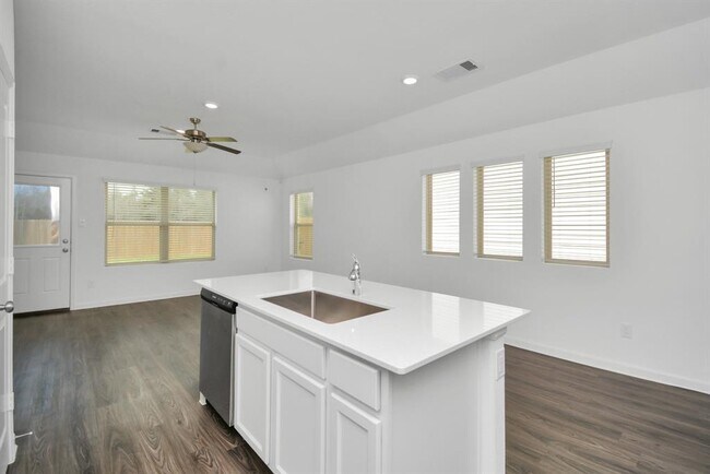 Building Photo - 15887 Menlow Bend Dr