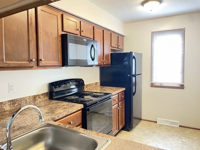 Kitchen - 5122 Catawba Dr