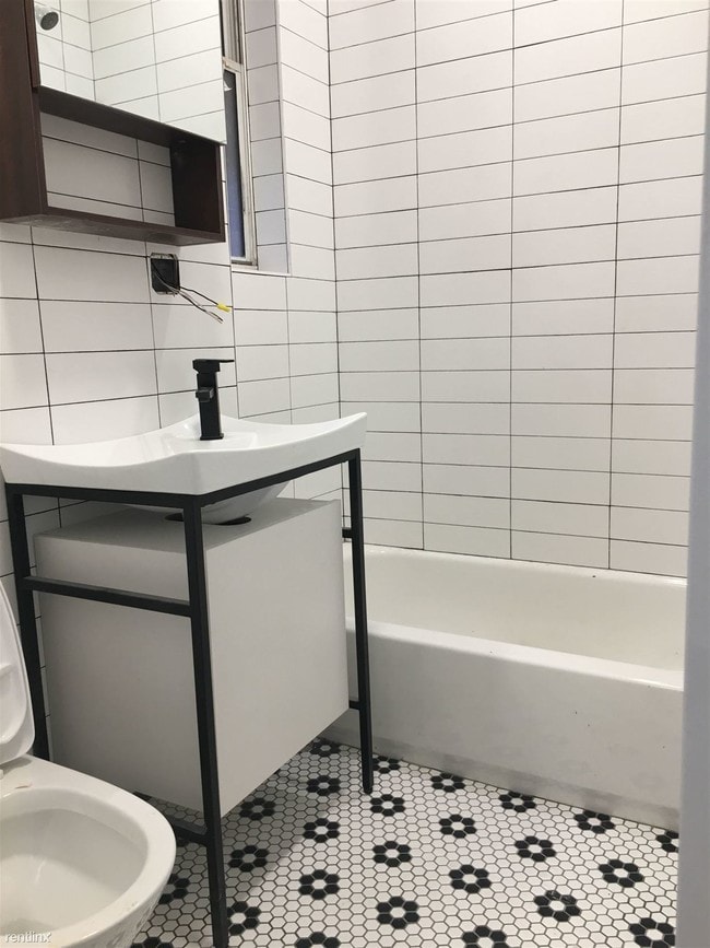 Building Photo - 858 Driggs Ave