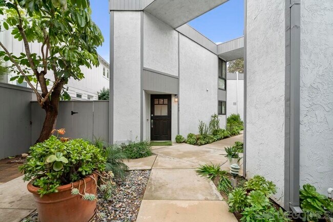 Building Photo - 909 Olive Ave
