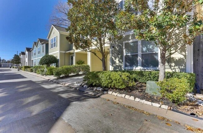 Foto del edificio - 730 Redwing Pl Dr