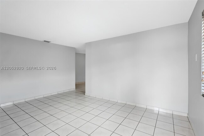 Building Photo - 2476 SW 17th St