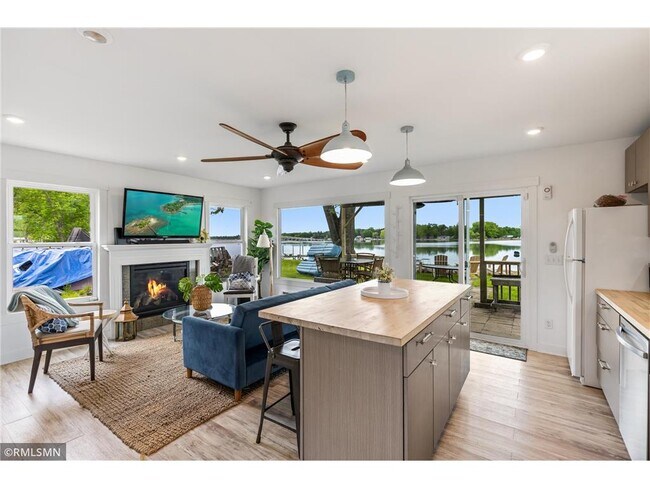 Foto del edificio - 28584 Lakewood Dr NW