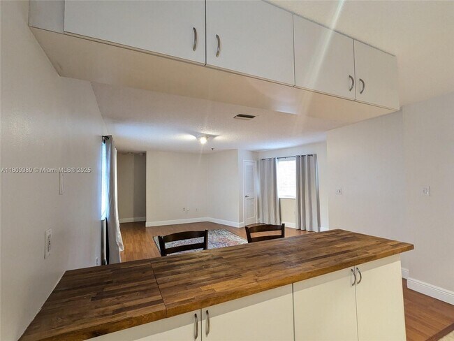 Foto del edificio - 240 SW 15th Rd