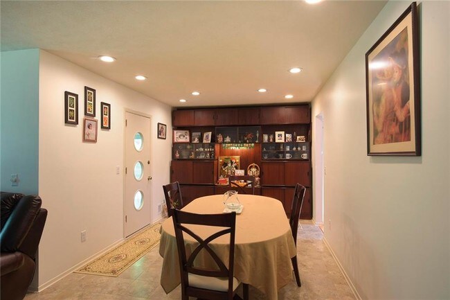 Foto del edificio - 633 Bonnie Brae Ave