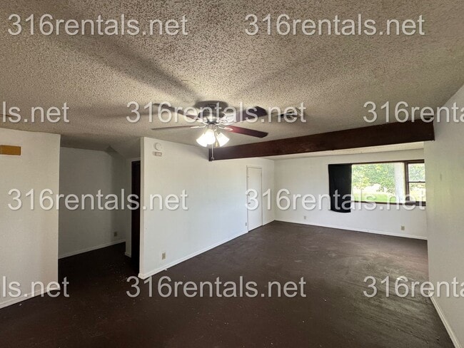 Building Photo - 1001 Hoch