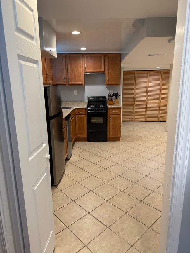 Open kitchen - 10118 Brunett Ave