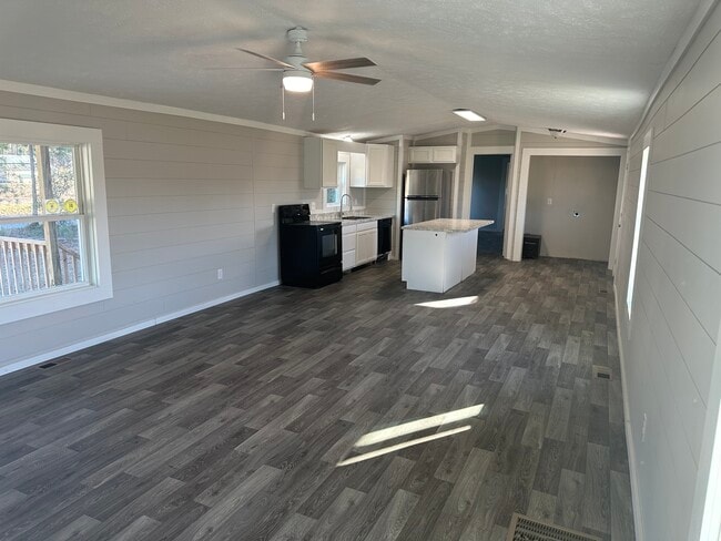 Foto del edificio - 4987 Page Rd