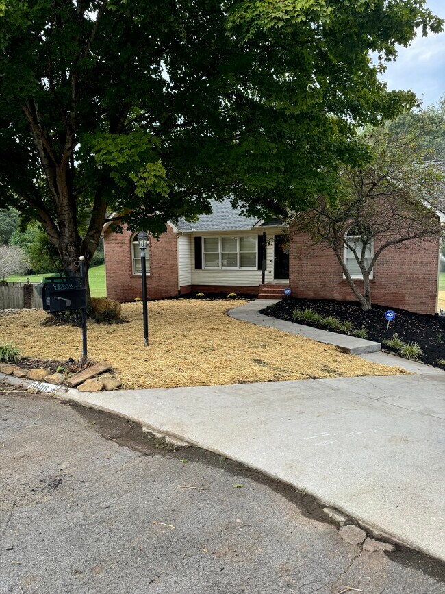 Building Photo - 7808 Glenbridge Ct