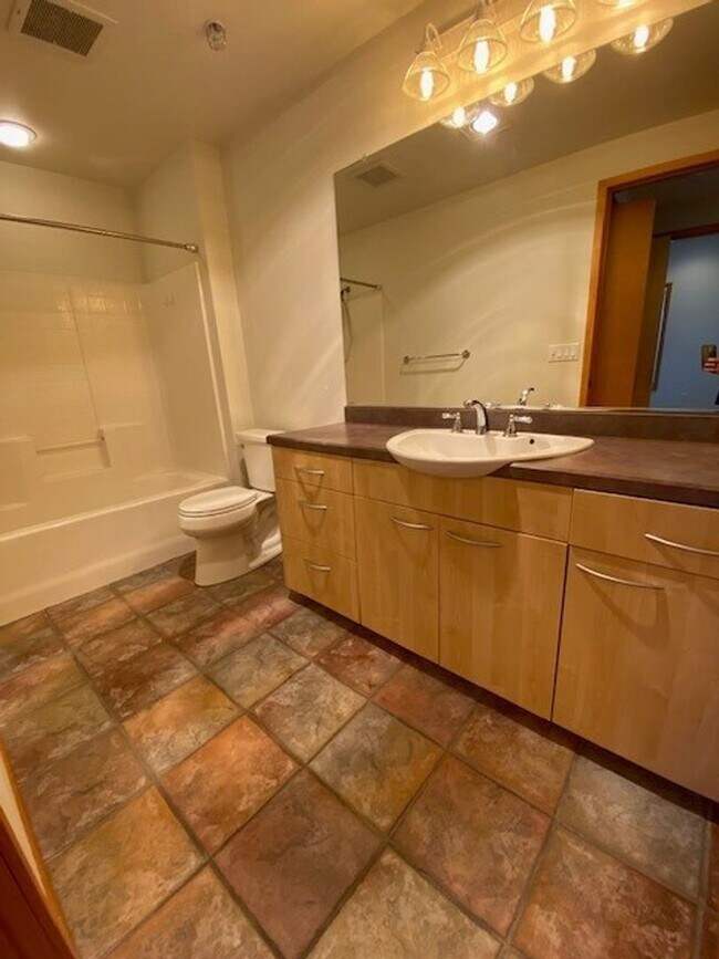 Foto del edificio - Charming 1 bdrm 1 bath Condo in Downtown Vancouver