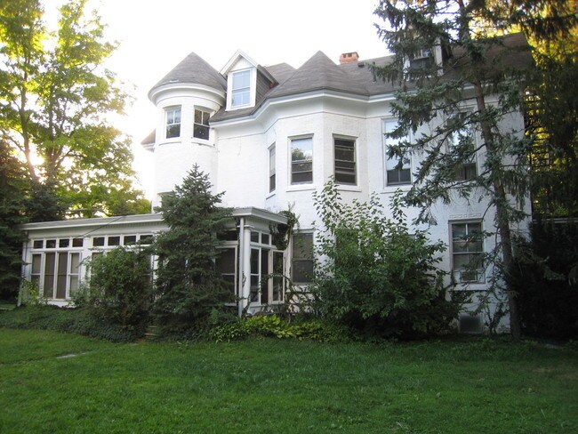 Building Photo - 33 Estaugh Ave