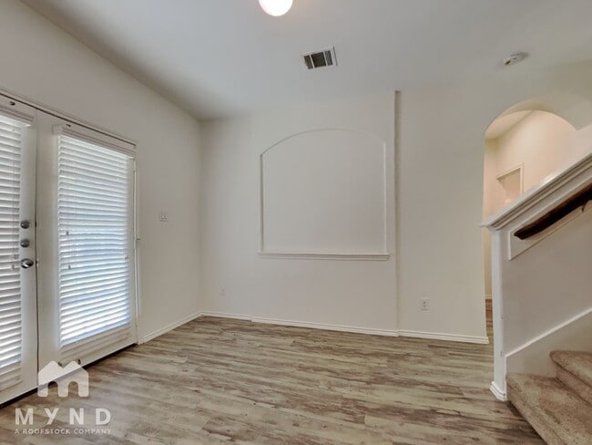 Foto del edificio - 1746 Cloister Dr