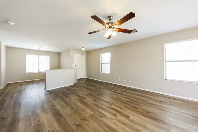 Building Photo - 13122 W Clarendon Ave