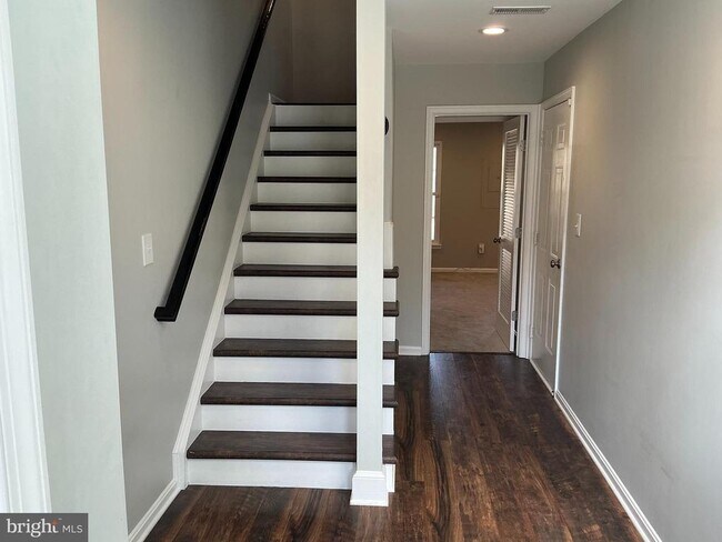 Building Photo - 43444 Nottingham Sq