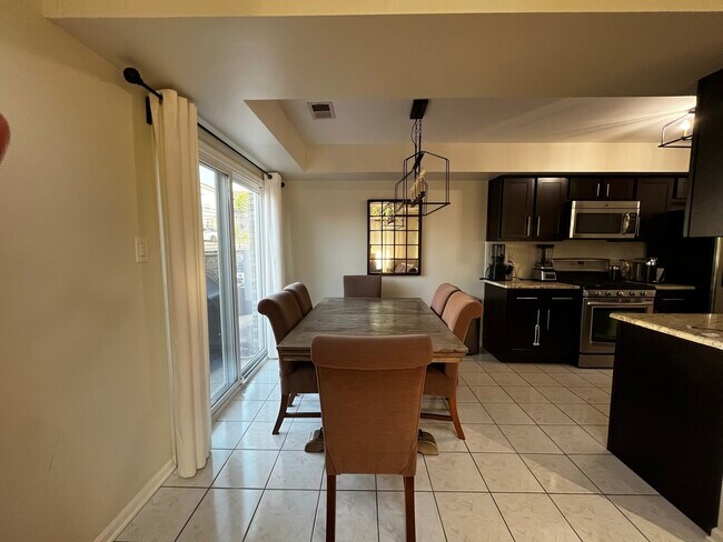 Foto del edificio - 7247 Honey Locust Dr