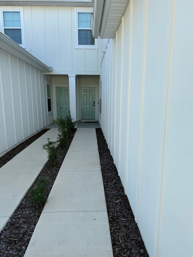 Building Photo - Charming 3BR Townhome in Saint Augustine