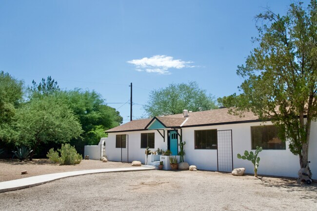 Building Photo - 2552 E Halcyon Rd