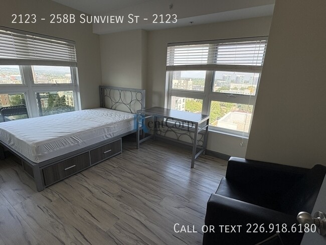 Building Photo - 258B-258B Sunview St