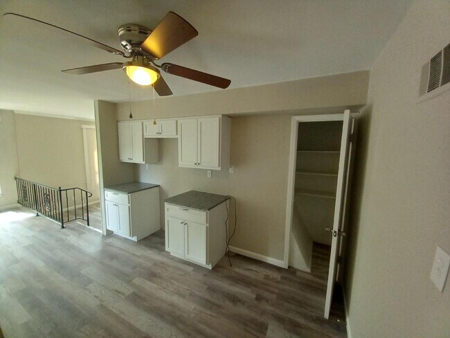 Foto del edificio - 1315 Pinetree Ln