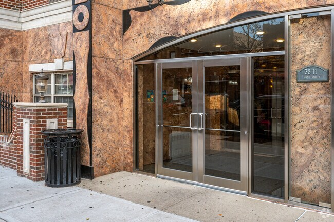 Foto del edificio - 38-11 108th St