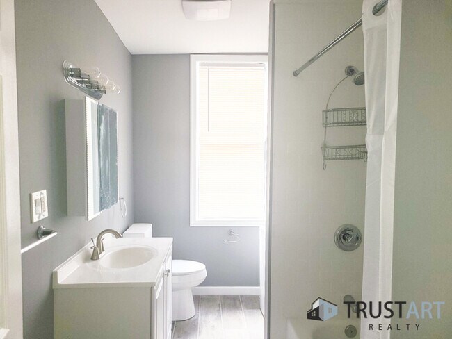 Building Photo - 4 bedroom apartment in Manayunk