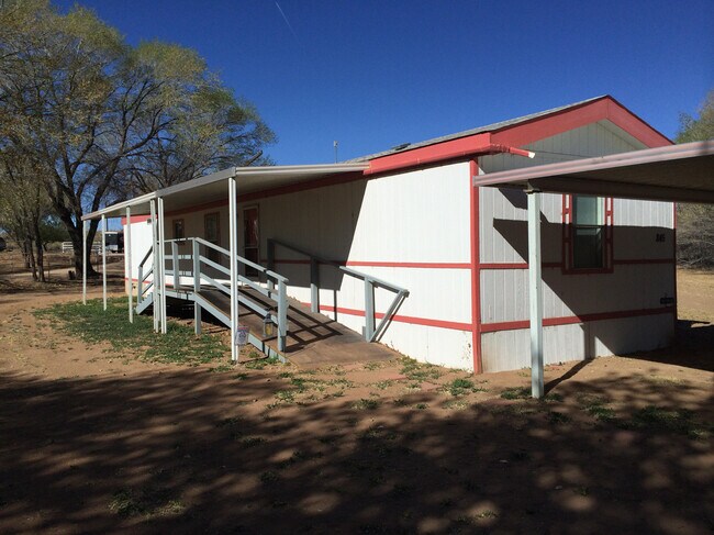 Foto del edificio - 845 M C Baca Ln