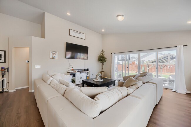 Foto del edificio - 10554 Rolling Peaks Dr