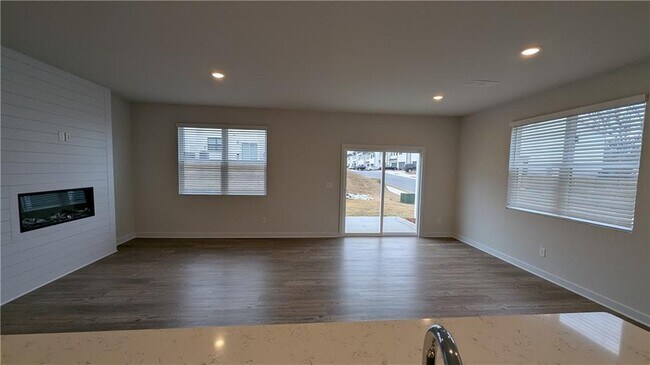 Foto del edificio - 1732 Harper Lily Ln