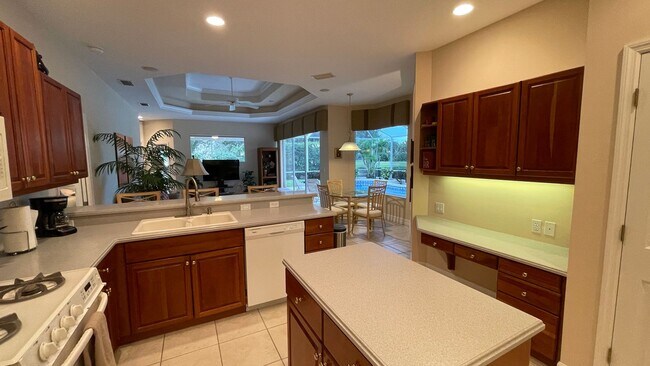 Building Photo - Furnished Annual Rental