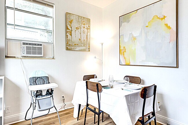 Sala de estar y comedor con vista noroeste - 2604 Post St