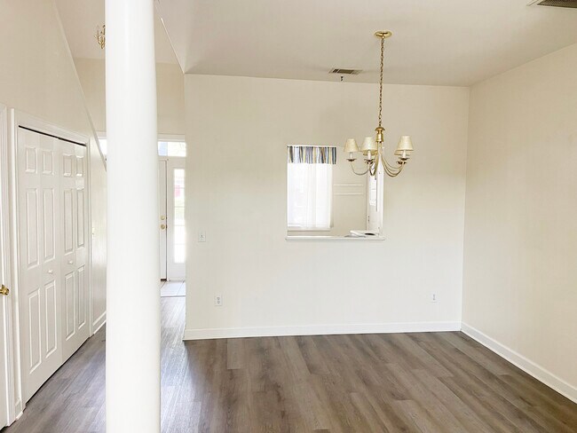 Foto del edificio - 5006 Carleton Dr