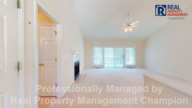 Building Photo - Vintage 3 Bedroom 2 Bathroom in the covete...