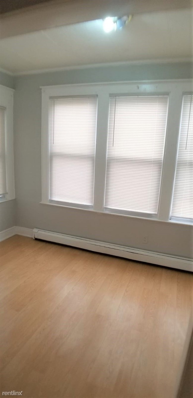 Foto del edificio - 3 br, 1 bath  - 155 Carolina Ave Apt 2