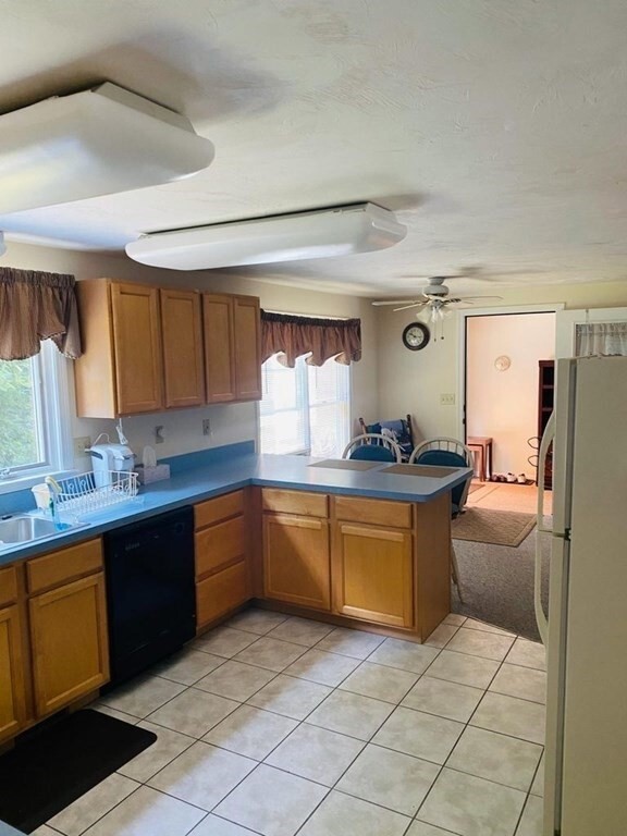 Building Photo - 38 Russell Rd