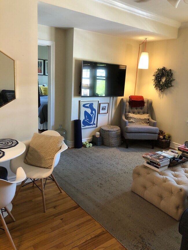 livingroom - 2019 N Leavitt St
