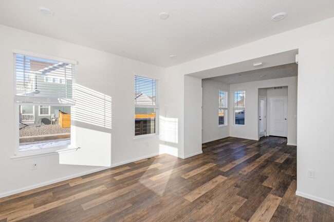 Building Photo - Come home to this low maintenance gem!