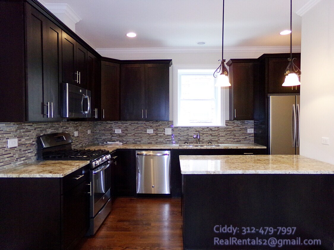 Foto principal - 2535 N Rockwell St