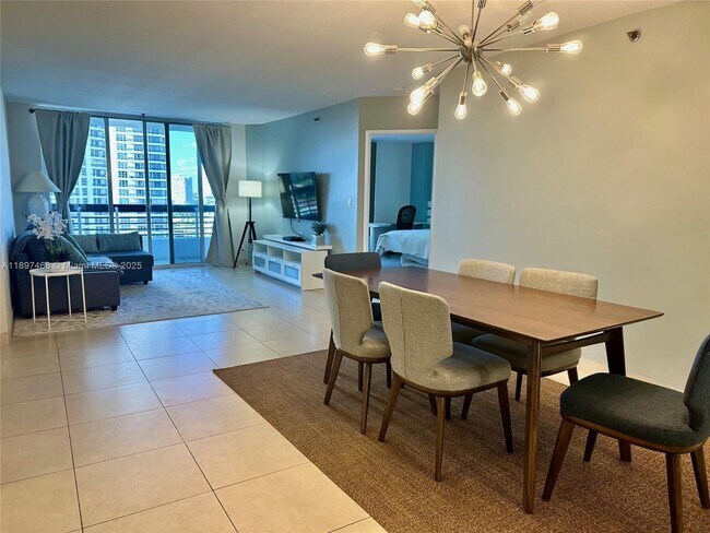 Foto del edificio - 3600 Mystic Pointe Dr