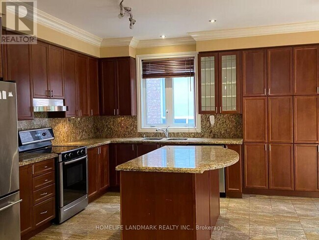 Building Photo - 28 Delphinium Ave