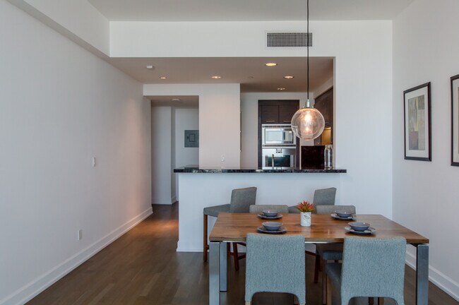 Building Photo - 900 W Olympic Blvd