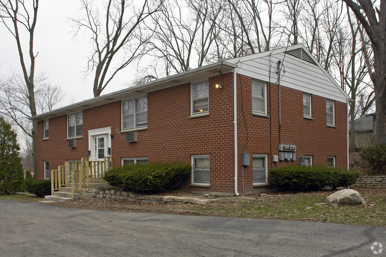 Primary Photo - 867-883 EMERALD Ave NE