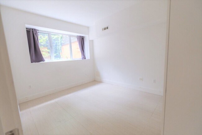 Foto del edificio - 1756 Dean St