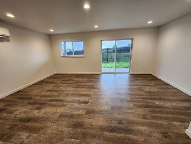 Foto del edificio - 1010 Peach Rd