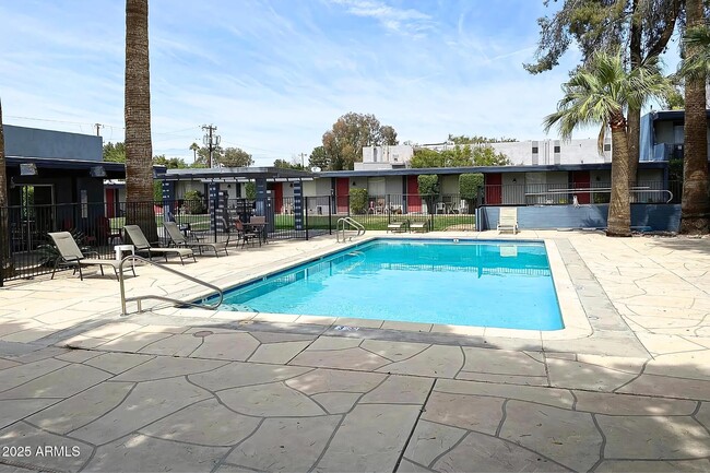 Foto del edificio - 6320 N 16th St