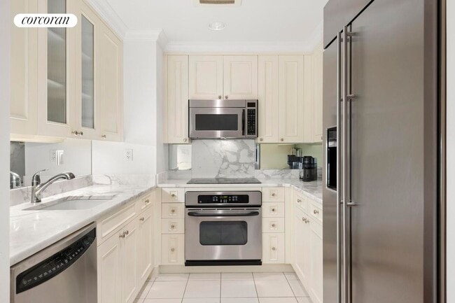 Building Photo - 502 Park Ave