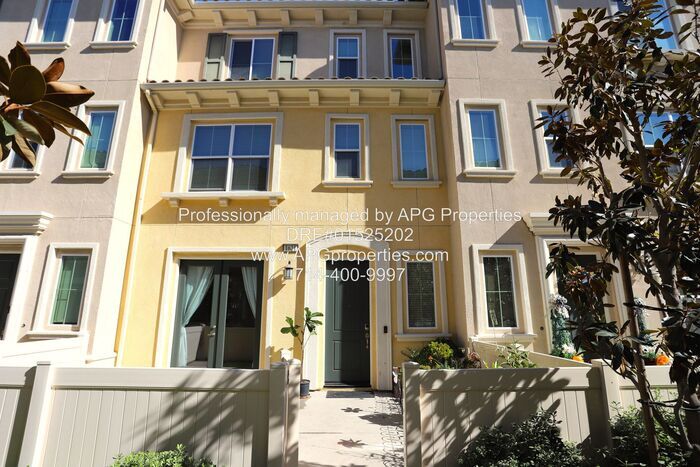 Primary Photo - 2 Bedroom & 2 1/2 Bathroom Townhome with 2...