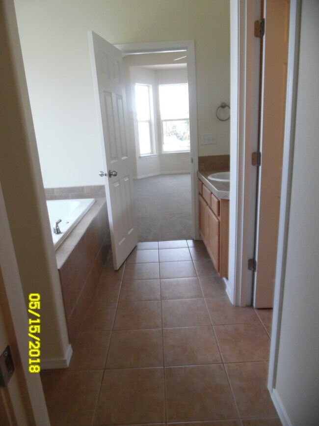 Foto del edificio - 325 NW Cypress St